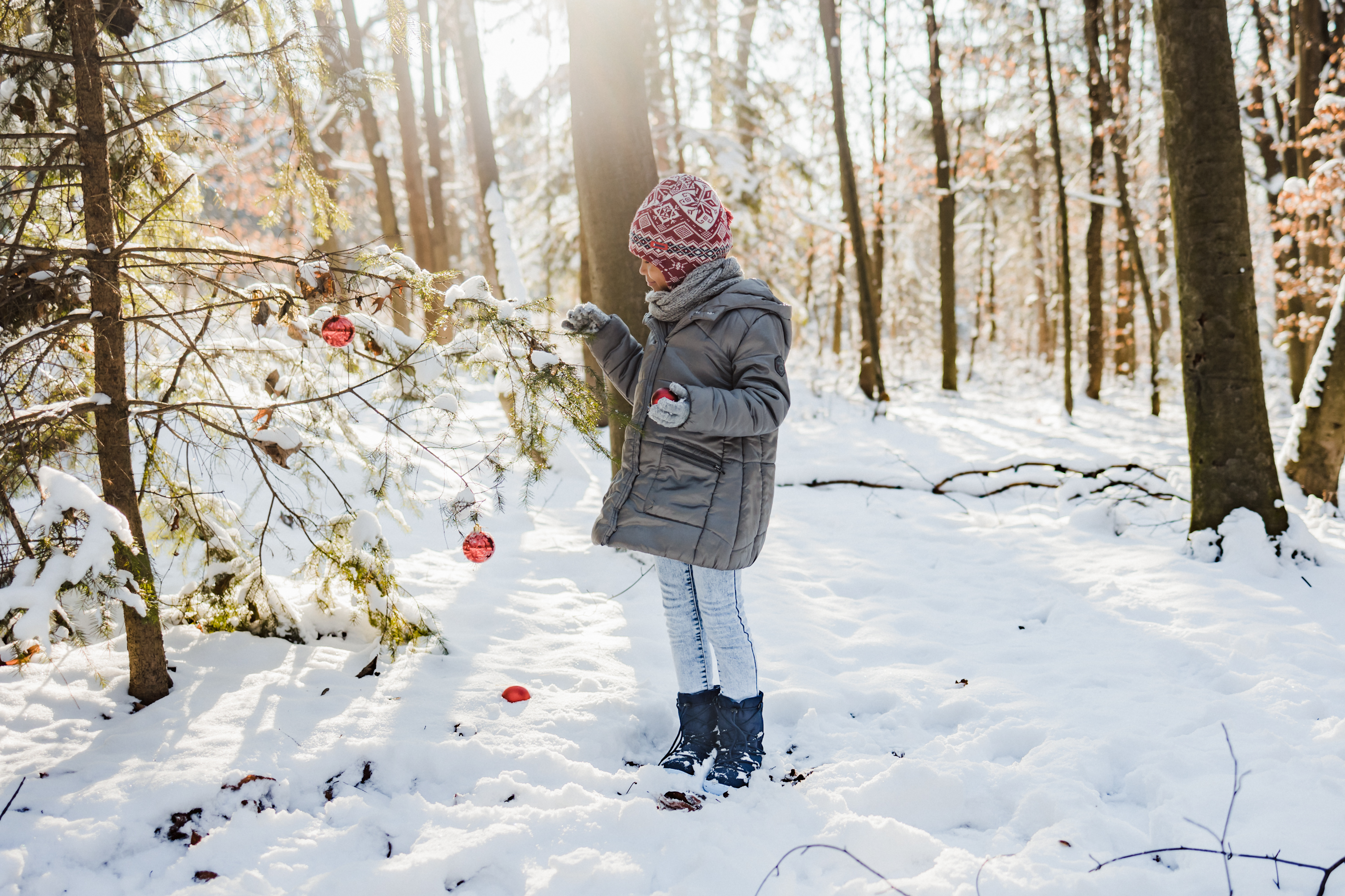 Dziecięce buty zimowe barefoot Be Lenka Snowfox Kids 2.0 - Dark & Light Blue.
Cholewka: tkanina / płyta wiórowa / nubuk hydrofobowyPodszewka: wełna/tkaninaWkładka: wyjmowana, lateks/merino/folia ALPodeszwa: guma składająca się w 10% z resztek podeszwy z recyklinguWyprodukowane: Portugalia































.insulation-properies{display:flex}@media(max-width:991px){.insulation-properies{flex-direction:column}}﻿﻿﻿﻿































barefoot buty doskonale imitują chodzenie boso, dokładnie tak, jak zaprojektowała je naturaBe Lenka Snowfox 2.0 ogrzeją stopy Twojego dziecka dzięki wełnie merino i wełnianej wyściółcemembrana umieszczona pomiędzy podszewką a cholewkąnubuk hydrofobowy na całym obwodzie buta chroniący przed ścieraniempomysłowe sznurowanie uzupełnione stoperem regulującym sznurówkiwkładka wyposażona jest w aluminiową warstwę zapobiegającą wnikaniu zimna do butapodeszwa (6 mm) częściowo wykonana z odpadów gumowychPodeszwa KidsComfort dzięki swoim wypustkom gwarantuje idealną stabilność i kontrolę kroku podczas codziennego ruchuimpregnacja poprawia wodoodporność buta i ułatwia konserwację