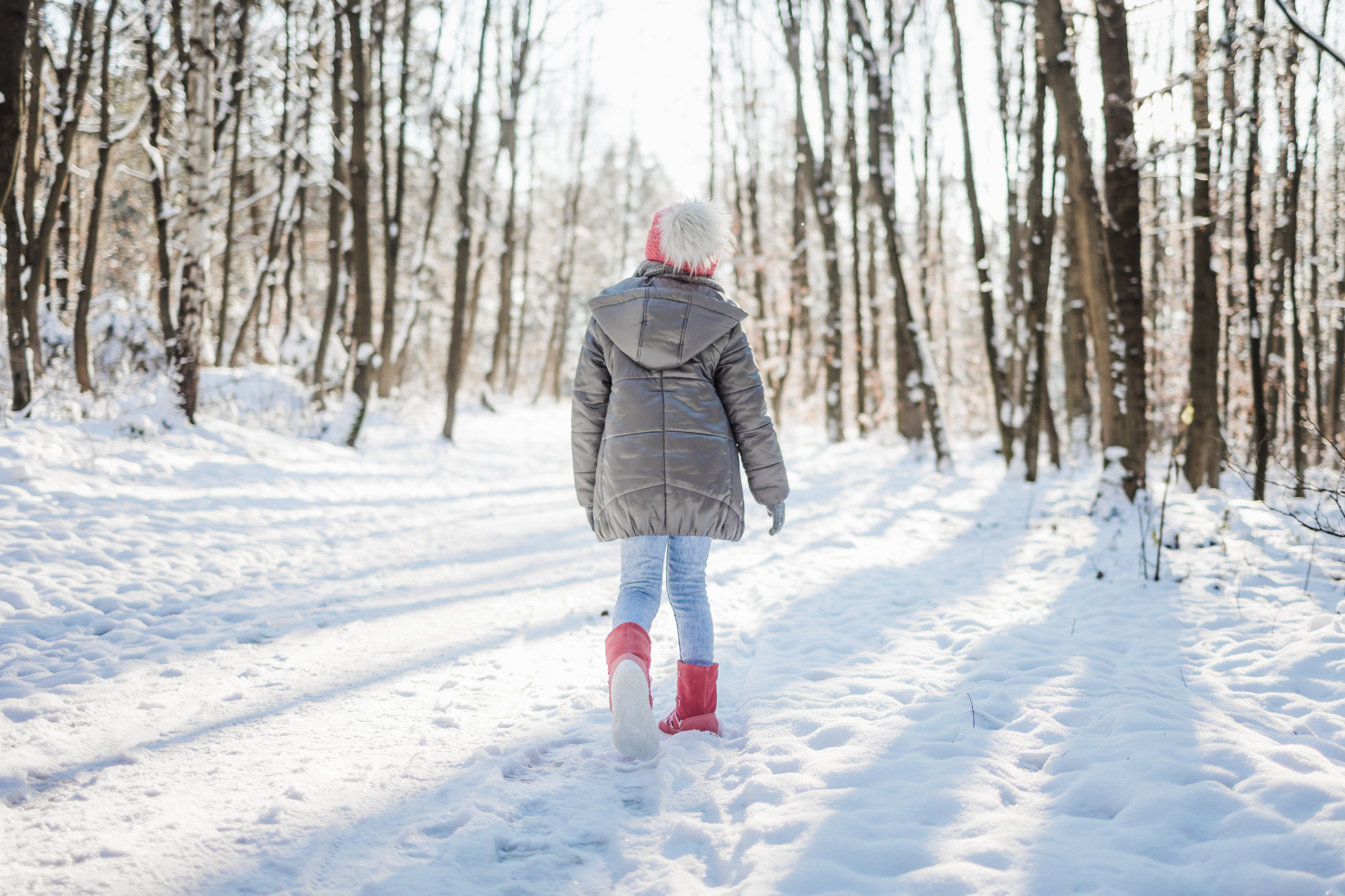 Dziecięce buty zimowe barefoot Be Lenka Snowfox Kids 2.0 - Rose Pink.
Cholewka: tkanina / płyta wiórowa / nubuk hydrofobowyPodszewka: wełna/tkaninaWkładka: wyjmowana, lateks/merino/folia ALPodeszwa: guma składająca się w 10% z resztek podeszwy z recyklinguWyprodukowane: Portugalia

































.insulation-properies{display:flex}@media(max-width:991px){.insulation-properies{flex-direction:column}}﻿﻿﻿﻿

































barefoot buty doskonale imitują chodzenie boso, dokładnie tak, jak zaprojektowała je naturaBe Lenka Snowfox 2.0 ogrzeją stopy Twojego dziecka dzięki wełnie merino i wełnianej wyściółcemembrana umieszczona pomiędzy podszewką a cholewkąnubuk hydrofobowy na całym obwodzie buta chroniący przed ścieraniempomysłowe sznurowanie uzupełnione stoperem regulującym sznurówkiwkładka wyposażona jest w aluminiową warstwę zapobiegającą wnikaniu zimna do butapodeszwa (6 mm) częściowo wykonana z odpadów gumowychPodeszwa KidsComfort dzięki swoim wypustkom gwarantuje idealną stabilność i kontrolę kroku podczas codziennego ruchuimpregnacja poprawia wodoodporność buta i ułatwia konserwację