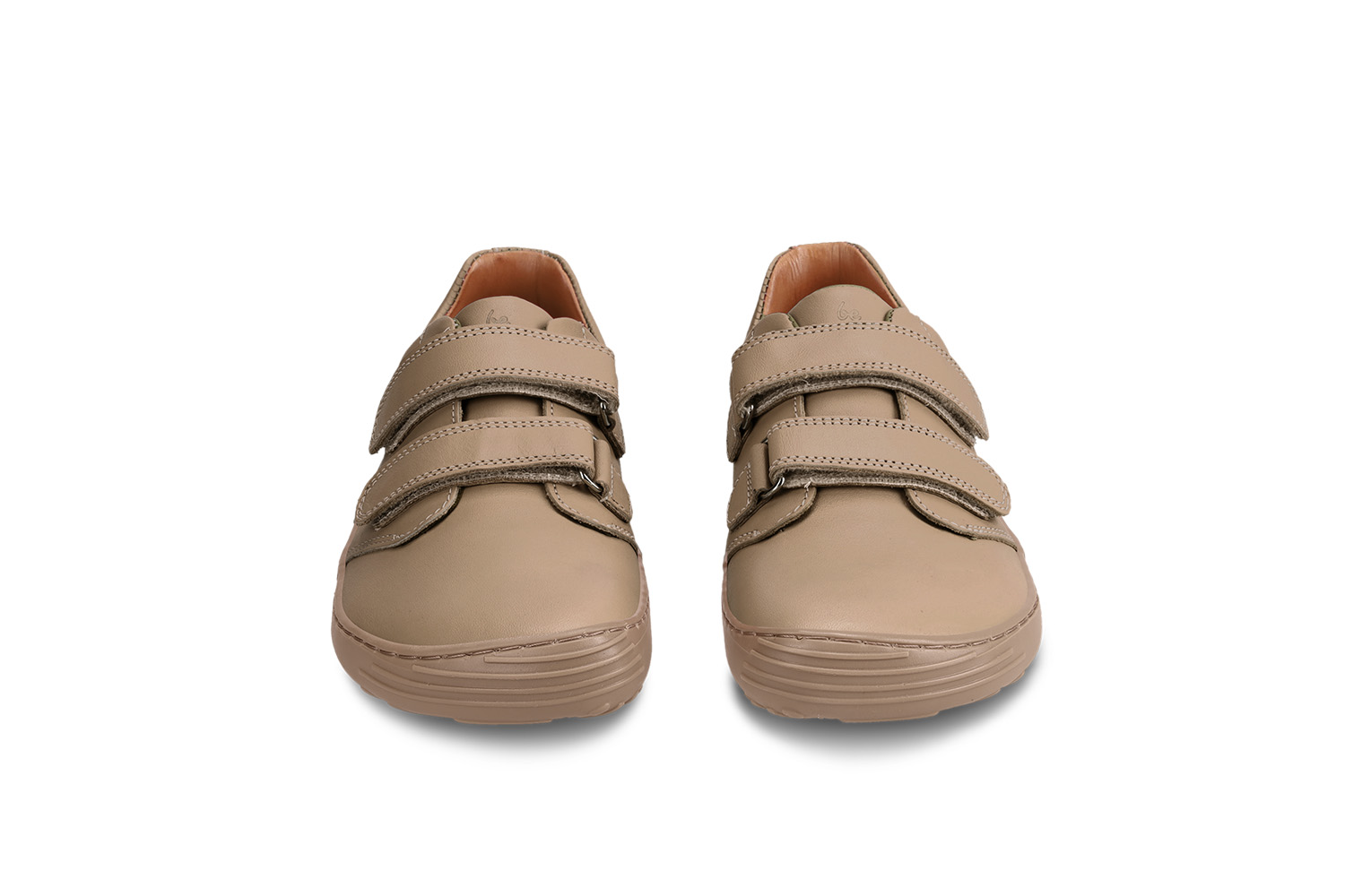 Dziecięce buty barefoot Be Lenka Bounce - All Brown.
  barefoot buty doskonale imitują chodzenie boso, dokładnie tak, jak zaprojektowała to natura  szyta podeszwa zapewniająca dłuższą żywotność  buty uniwersalne, odpowiednie także na specjalne okazje  podeszwa KidsUltraGrip do modeli dziecięcych z doskonałą przyczepnością i zabawnym wzorem  praktyczne buty dzięki zapięciom na rzepy  lekkie buty wykonane z najwyższej jakości skóry nappa  stylowe, wytłoczone logo „Be” na języku i rzepie  wyjmowana wkładka doskonale odprowadza wilgoć
Zalety butów barefoot:
 ultraelastyczna podeszwa zero drop: pięta i palce w jednej płaszczyźnie dla prawidłowej postawy obszerna końcówka dla palców lekkie obuwie 
Rodzaj obuwia: buty wyjściowe