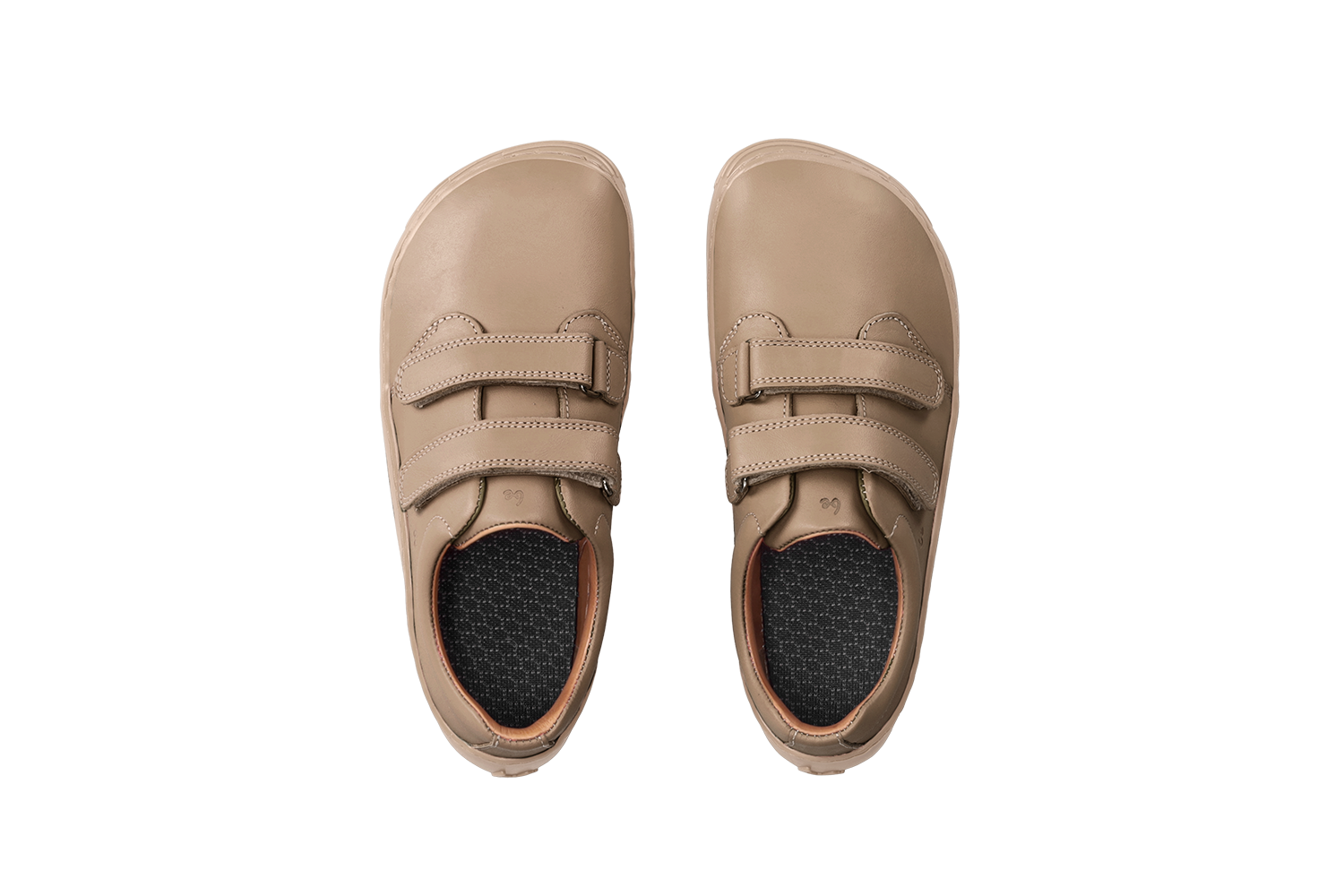 Dziecięce buty barefoot Be Lenka Bounce - All Brown.
  barefoot buty doskonale imitują chodzenie boso, dokładnie tak, jak zaprojektowała to natura  szyta podeszwa zapewniająca dłuższą żywotność  buty uniwersalne, odpowiednie także na specjalne okazje  podeszwa KidsUltraGrip do modeli dziecięcych z doskonałą przyczepnością i zabawnym wzorem  praktyczne buty dzięki zapięciom na rzepy  lekkie buty wykonane z najwyższej jakości skóry nappa  stylowe, wytłoczone logo „Be” na języku i rzepie  wyjmowana wkładka doskonale odprowadza wilgoć
Zalety butów barefoot:
 ultraelastyczna podeszwa zero drop: pięta i palce w jednej płaszczyźnie dla prawidłowej postawy obszerna końcówka dla palców lekkie obuwie 
Rodzaj obuwia: buty wyjściowe