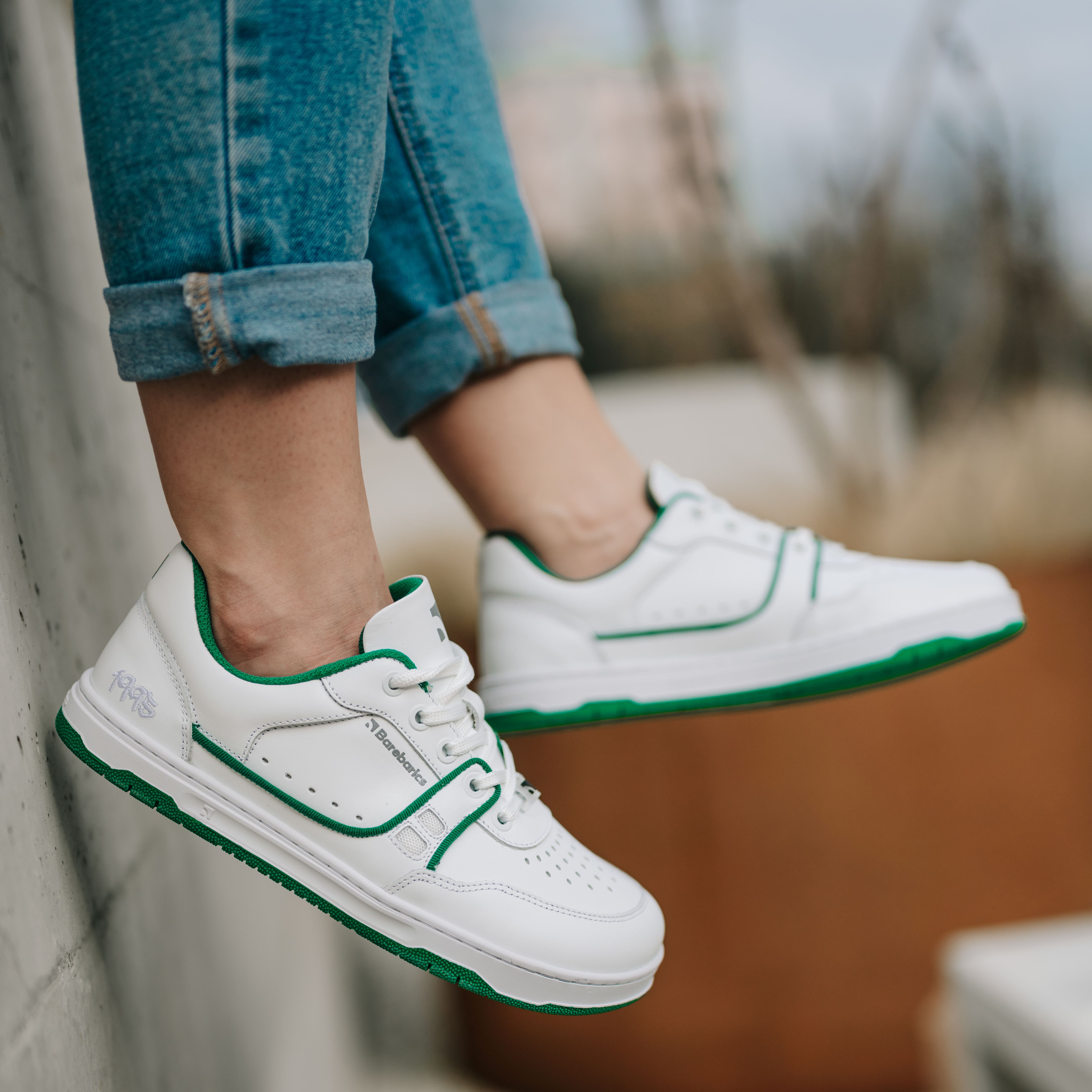 Barefoot Sneakers Barebarics Arise - White & Green.
Cholewka wykonana jest z gładkiej skóry nappa premium.
Atrybuty barefoot
Anatomiczny kształt - sneakersy dostosowują się do kształtu stóp.
Więcej informacji
buty wyjściowenowoczesny projekt urbanistycznyzaprojektowane i wykonane ręcznie w Unii Europejskiej, z lokalnych, zrównoważonych materiałówdoskonała trwałość kolorów materiałówdostępne w numerach: 36 - 47 (wg pomiaru europejskiego)