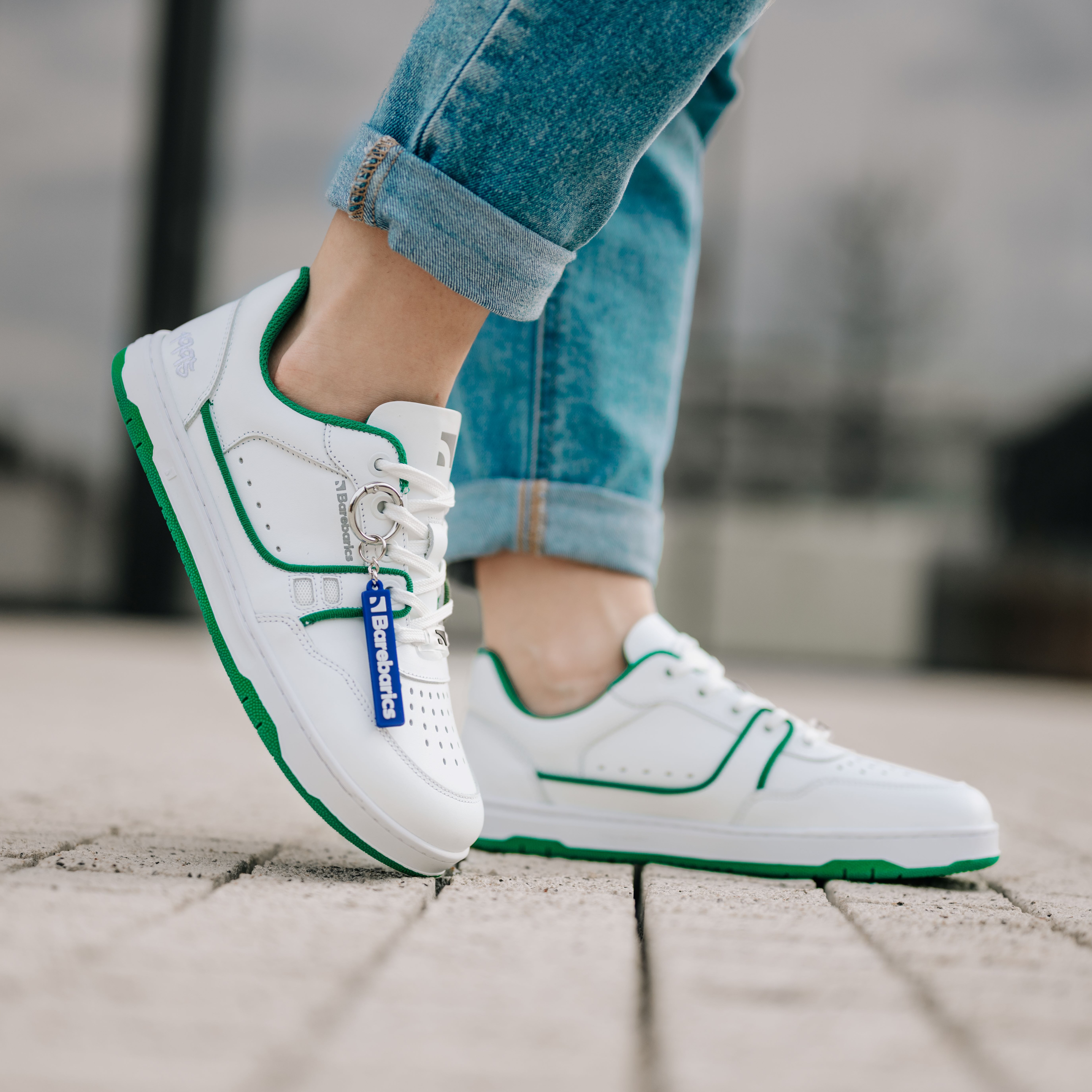 Barefoot Sneakers Barebarics Arise - White & Green.
Cholewka wykonana jest z gładkiej skóry nappa premium.
Atrybuty barefoot
Anatomiczny kształt - sneakersy dostosowują się do kształtu stóp.
Więcej informacji
buty wyjściowenowoczesny projekt urbanistycznyzaprojektowane i wykonane ręcznie w Unii Europejskiej, z lokalnych, zrównoważonych materiałówdoskonała trwałość kolorów materiałówdostępne w numerach: 36 - 47 (wg pomiaru europejskiego)