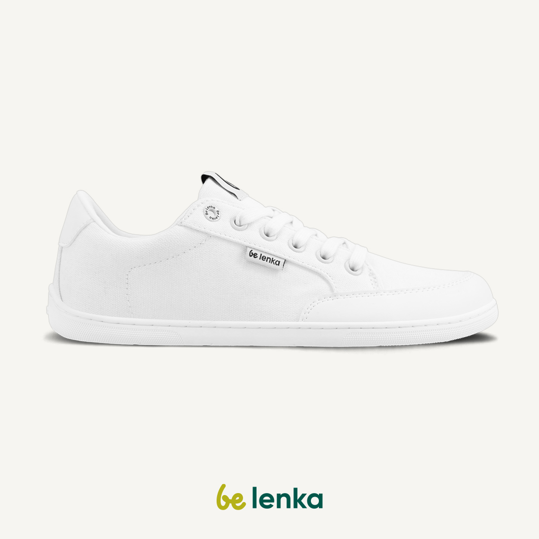 Trampki barefoot Be Lenka Rebound - All White.




niezwykle lekkie buty dla wszystkich miłośników miejskiej klasykiszyta podeszwa EverydayComfort Neo zapewniająca dłuższą żywotność butatekstylne logo na języku i cholewce sneakersówdwa oczka po wewnętrznej stronie buta zapewniające wentylację

Zalety butów barefoot:
doskonale imitują chodzenie bosoanatomiczny kształt buta zapewnia dużo miejsca na palcezerowe nachylenie podeszwy utrzymuje piętę i palce w jednej płaszczyźnie, zapewniając prawidłową postawępodeszwa stymulacyjna o grubości 5 mm aktywuje zakończenia nerwowe stopyelastyczne materiały zapewniają lepszą funkcjonalność mięśni i ścięgien stopy lekkość butów jako profilaktyka zmęczenia nóg
Typ: buty wyjściowe