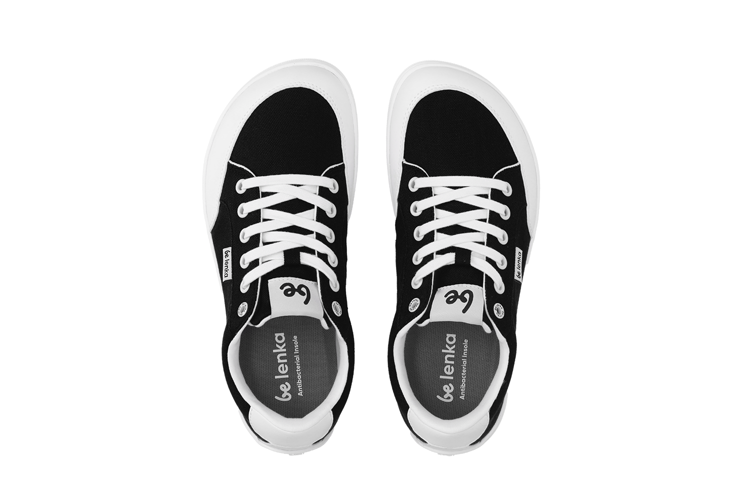 Trampki barefoot Be Lenka Rebound - Black & White.




niezwykle lekkie buty dla wszystkich miłośników miejskiej klasykiszyta podeszwa EverydayComfort Neo zapewniająca dłuższą żywotność butatekstylne logo na języku i cholewce sneakersówdwa oczka po wewnętrznej stronie buta zapewniające wentylację

Zalety butów barefoot:
doskonale imitują chodzenie bosoanatomiczny kształt buta zapewnia dużo miejsca na palcezerowe nachylenie podeszwy utrzymuje piętę i palce w jednej płaszczyźnie, zapewniając prawidłową postawępodeszwa stymulacyjna o grubości 5 mm aktywuje zakończenia nerwowe stopyelastyczne materiały zapewniają lepszą funkcjonalność mięśni i ścięgien stopy lekkość butów jako profilaktyka zmęczenia nóg
Typ: buty wyjściowe