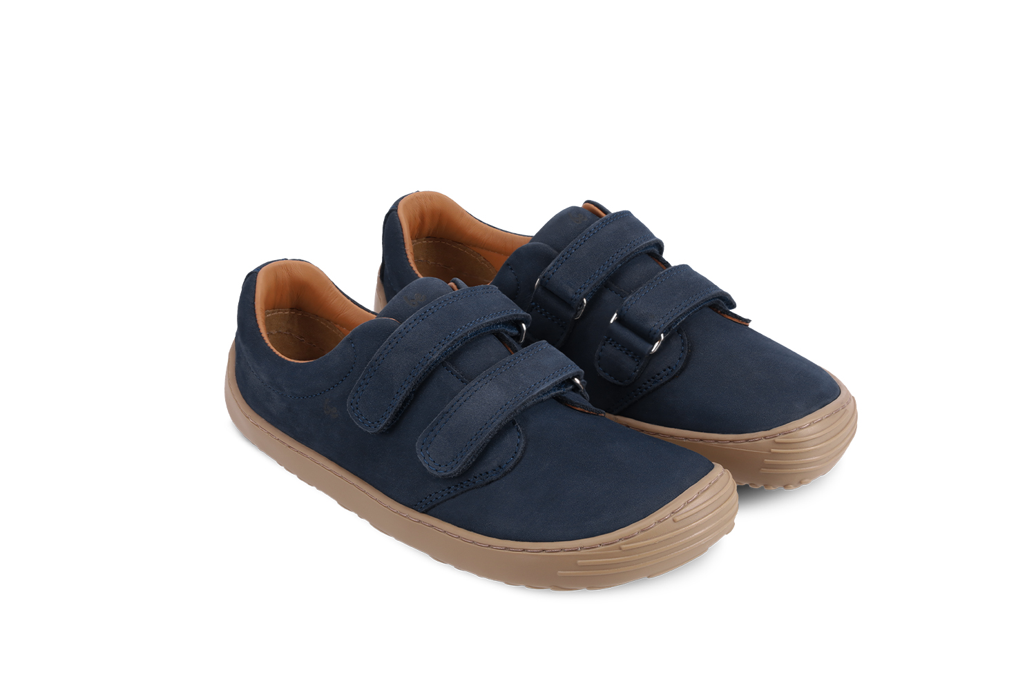 Dziecięce buty barefoot Be Lenka Bounce - Dark Blue.
Cholewka: skóra (nubuk)
Wyściółka: skóra + materiał tekstylny
Wkładka: PU z recyklingu + materiał tekstylny (wyjmowana)
Podeszwa: TR (KidsUltraGrip)
Produkcja: Portugalia

barefoot buty doskonale imitują chodzenie boso, dokładnie tak, jak zaprojektowała to natura
szyta podeszwa zapewniająca dłuższą żywotność
buty uniwersalne, odpowiednie także na specjalne okazje
podeszwa KidsUltraGrip do modeli dziecięcych z doskonałą przyczepnością i zabawnym wzorem
praktyczne buty dzięki zapięciom na rzepy
lekkie buty wykonane z najwyższej jakości skóry nubuk
wyjmowana wkładka doskonale odprowadza wilgoć

Zalety barefoot butów:

ultraelastyczna podeszwa
zero drop: pięta i palce w jednej płaszczyźnie dla prawidłowej postawy
obszerna końcówka na palce
lekkie obuwie

Rodzaj obuwia: buty wyjściowe