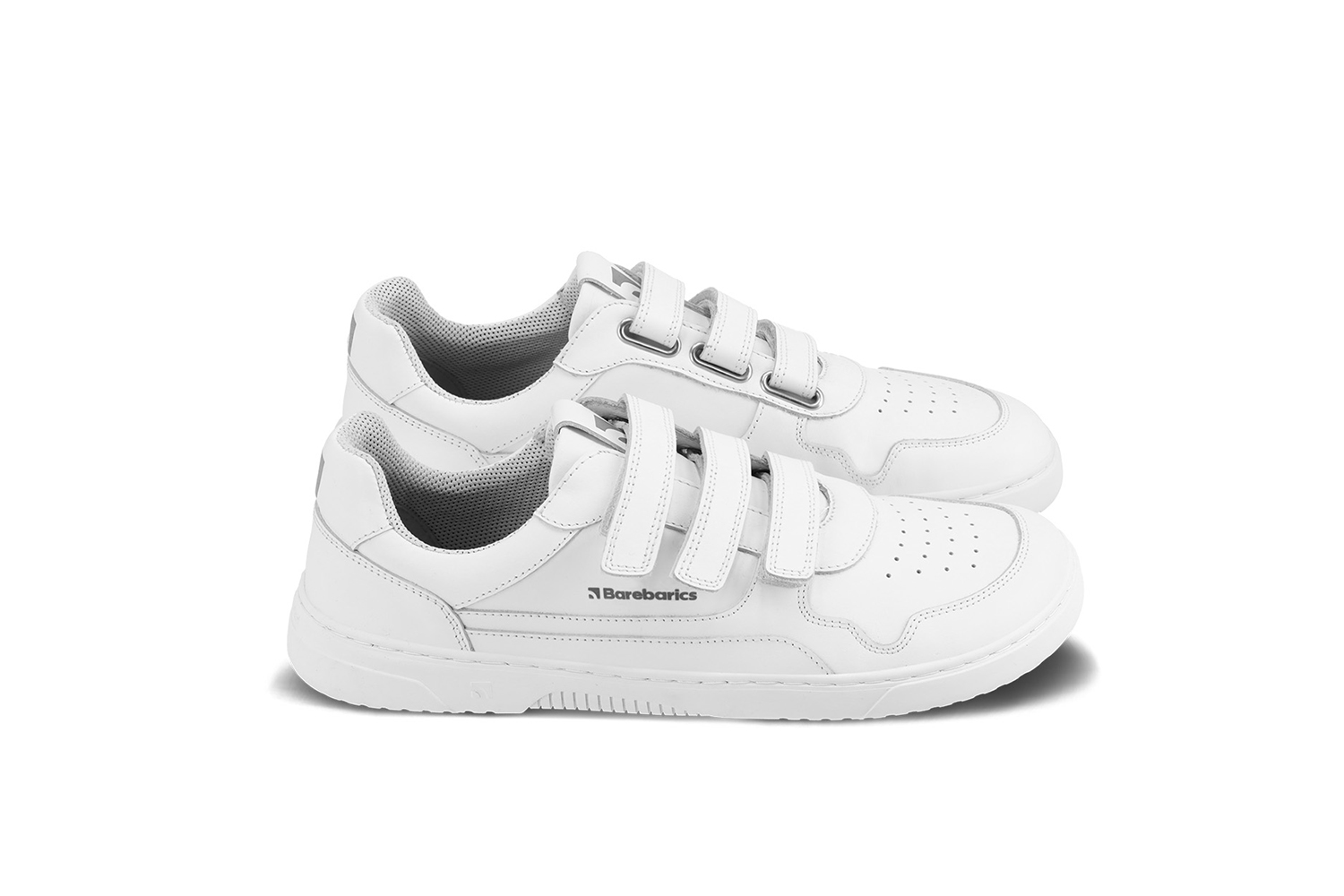 Barefoot Sneakers Barebarics Zing Velcro - All White - Leather.
Anatomiczny kształt - but dopasowuje się do kształtu stopy Tworzy wystarczającą przestrzeń dla palców nawet podczas ruchu, zapobiegając ich uciskaniu lub siniakomElastyczność materiałów - Elastyczna podeszwa zapewnia niezbędny ruch Stopy nie są ograniczone i są naturalnie wzmocnioneNachylenie zerowe – pięta i czubek buta znajdują się w jednej płaszczyźnie Dzięki temu poprawia się postawa ciała i ogólna korekta środka ciężkościAdaptacyjna podeszwa - grubość 4mm (bez wypustek) stymuluje zakończenia nerwowe Wzmocni równowagę, wrażliwość terenu i ochroni stopyLekkość - buty Barebarics są lekkie i pozbawione łuków, co zapobiega zmęczeniu nóg i wspiera prawidłowy wzorzec chodu
Więcej informacji
buty wyjściowenowoczesny projekt urbanistycznyzaprojektowane i wykonane ręcznie w Unii Europejskiejdoskonała trwałość i trwałość kolorów materiałówdostępne w numerach: 36 - 47 (wg pomiaru europejskiego)