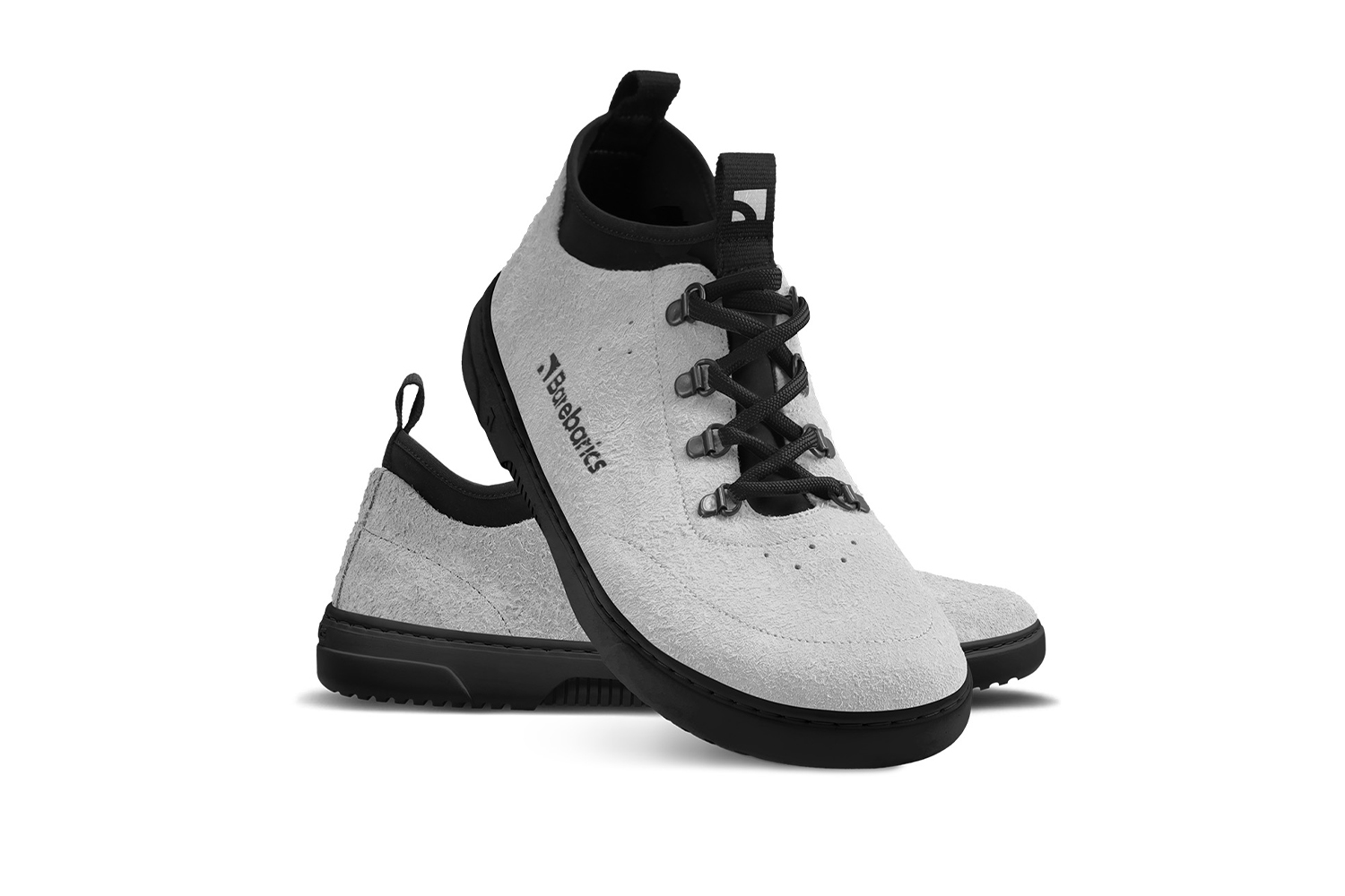 Barefoot Sneakers Barebarics Bronx - Grey.
Sneakersy Barebarics są produkowane przy użyciu procesów minimalizujących wpływ na środowisko.
  Cholewka wykonana jest ze skóry i materiału tekstylnego  Podszewka wykonana z lycry i mikrofibry  Podeszwa wykonana jest z miękkiej syntetycznej gumy o wysokiej odporności na ścieranie.



Atrybuty barefoot
    Anatomiczny kształt - tenisówka respektuje kształt stopy.

Więcej informacji
buty wyjściowenowoczesny miejski designzaprojektowane i wykonane ręcznie w Unii Europejskiej, z lokalnych zrównoważonych materiałówdoskonała trwałość koloru materiałówdostępne w rozmiarze: 36 - 47 (wg wymiaru europejskiego)